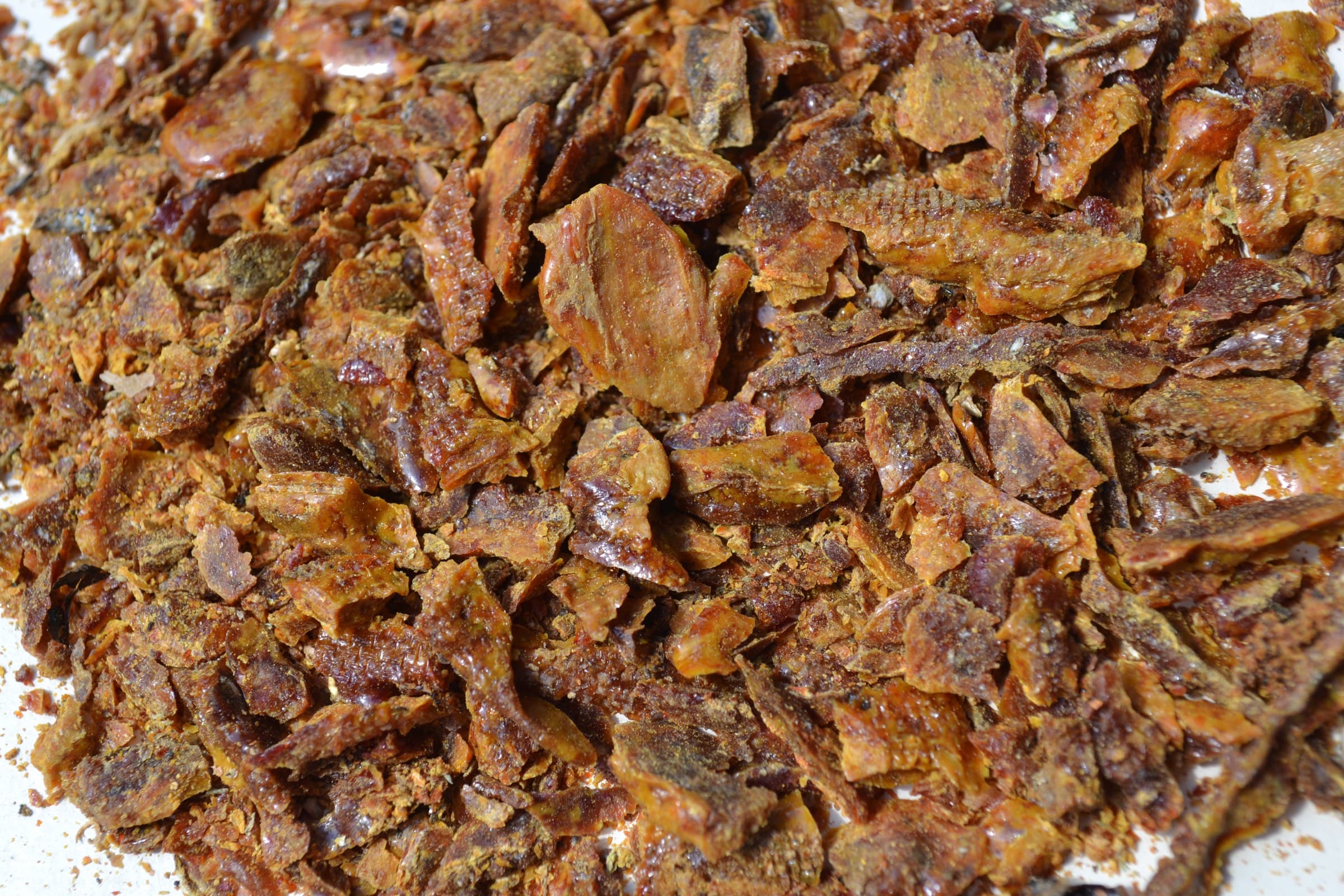 Naturbelassenes Rohpropolis – getrocknete Stücke aus Bienenharz
